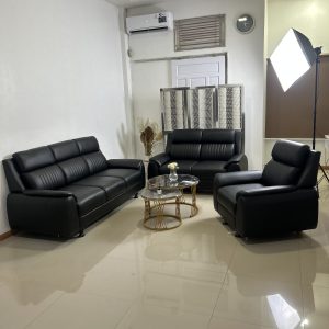 Sofa 3 2 1 Black Morres warna hitam dengan desain modern minimalis dan dudukan empuk untuk ruang tamu elegan.